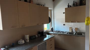 Frigorifero, macchina per tè/caffè, tostapane