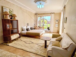 7 bedrooms, WiFi, bed sheets