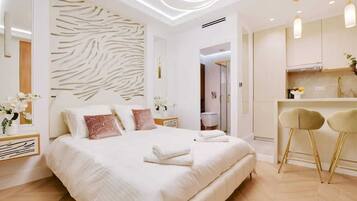 Iron/ironing board, WiFi, bed sheets