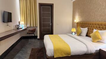 Deluxe Room, City View | Desk, laptop workspace, free WiFi