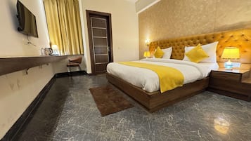 Deluxe Room, City View | Desk, laptop workspace, free WiFi