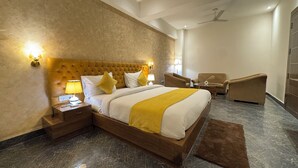 Deluxe Room, City View | Meja, ruang kerja komputer riba, Wi-fi percuma 