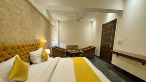 Deluxe Room, City View | Meja, ruang kerja komputer riba, Wi-fi percuma 