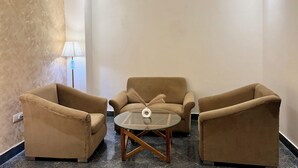 Meja, ruang kerja komputer riba, Wi-fi percuma 