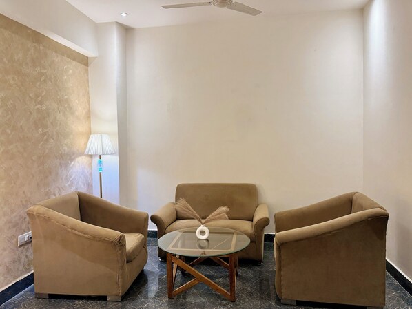 โต๊ะทำงาน, พื้นที่ทำงานแบบใช้แล็ปท็อป, Wi-Fi ฟรี