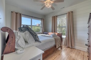 2 bedrooms, desk, free WiFi, bed sheets