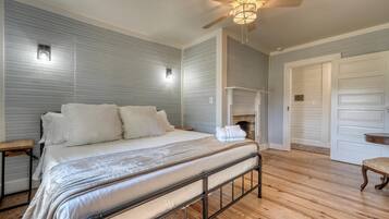 2 makuuhuonetta, työpöytä, ilmainen Wi-Fi, vuodevaatteet