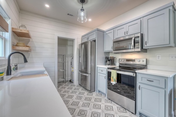 ثلاجة، ميكروويف، فرن، موقد طهي مسطح