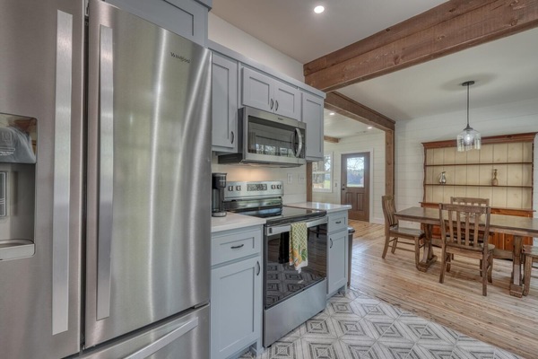 ثلاجة، ميكروويف، فرن، موقد طهي مسطح