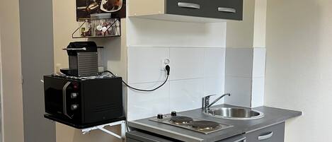 Fridge, microwave, stovetop, coffee/tea maker