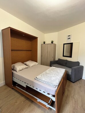 1 bedroom, WiFi, bed sheets