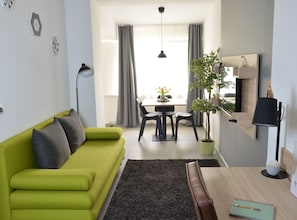 Estúdio (Comfort Studio Apartment - Maks) | Sala de estar | TV de tela plana 32 polegadas com canais a cabo