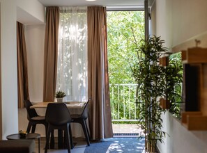 开间 (Standard Studio Apartment - Maks 3) | 客厅 | 32-英寸纯平电视（配备有线频道）