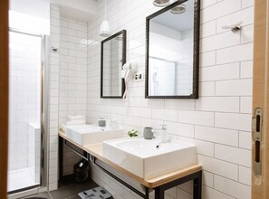 Studio (Standard Studio Apartment - Maks 3) | Badezimmer | Dusche, Handtücher