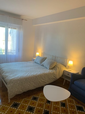 3 chambres, fer et planche à repasser, Wi-Fi, draps fournis