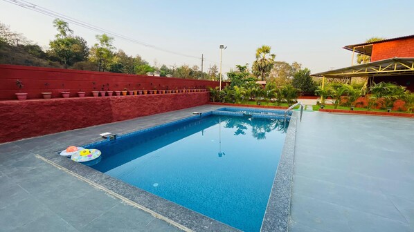 Outdoor pool - Amantran Farms and Resort (Karjat)