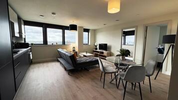 Deluxe Apartment, Private Bathroom, Valley View (Two Bedroom) | Dining