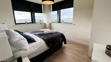 Lägenhet Deluxe - privat badrum - utsikt mot dalen (Two Bedroom) | 1 sovrum, mörkläggningsgardiner, strykjärn/strykbräda och gratis wi-fi