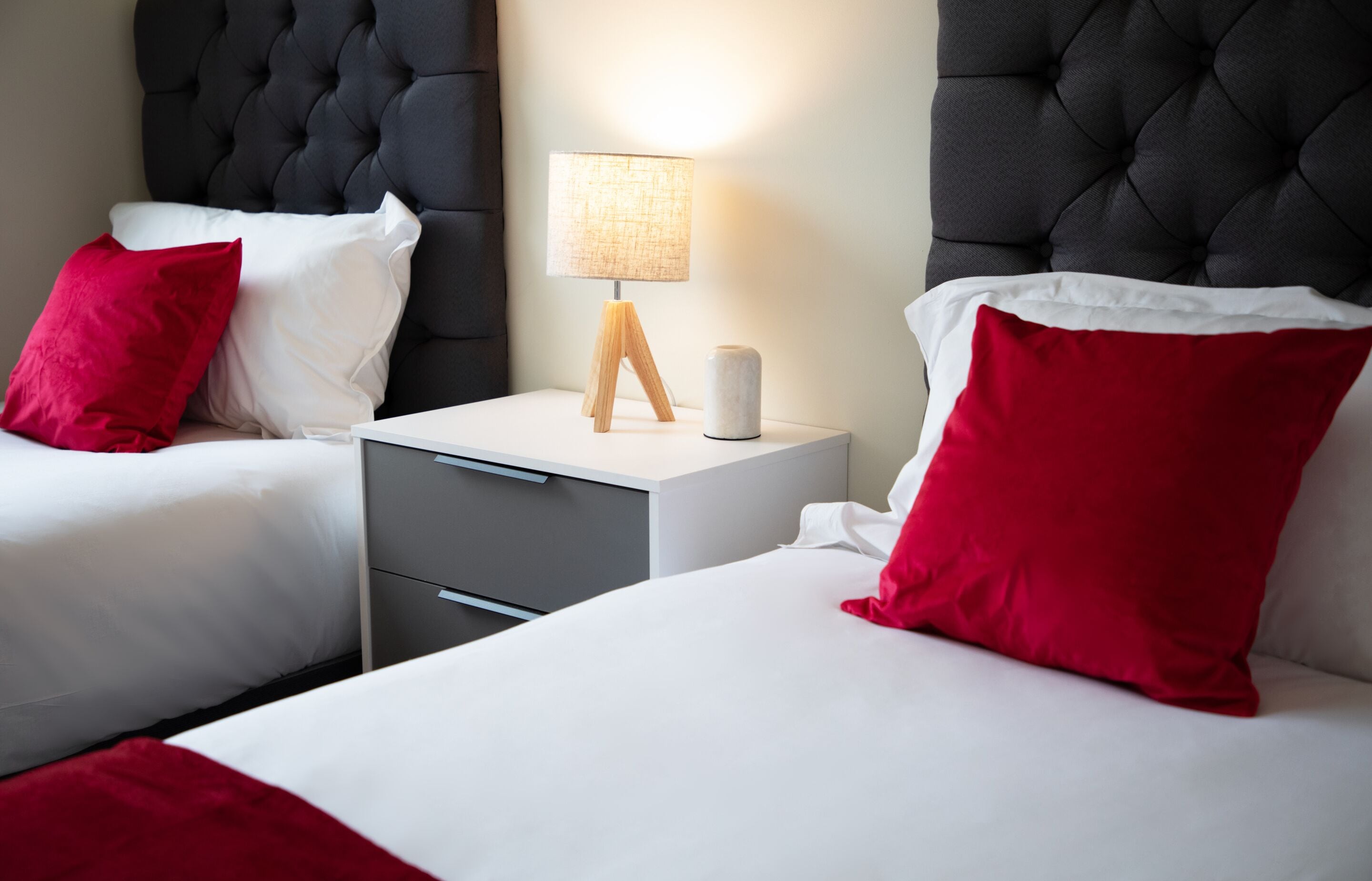 Apartamento luxo, banheiro privativo, vista para o vale (Two Bedroom) | Cortinas blackout, ferros/tábuas de passar roupa, Wi-Fi de cortesia