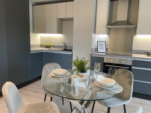 ラグジュアリー アパートメント 専用バスルーム バレービュー (Three Bedroom with Parkin) | お食事