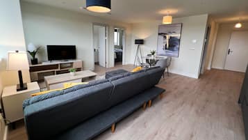 Deluxe Apartment, Private Bathroom, Valley View (Two Bedroom) | Lounge