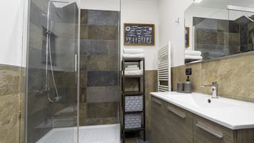 Apartment, Air conditioning, City View | Bathroom