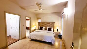 4 bedrooms, desk, iron/ironing board, free WiFi