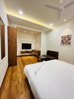 Desk, laptop workspace, blackout drapes, soundproofing - Basotel Hotel Indore (Indore)