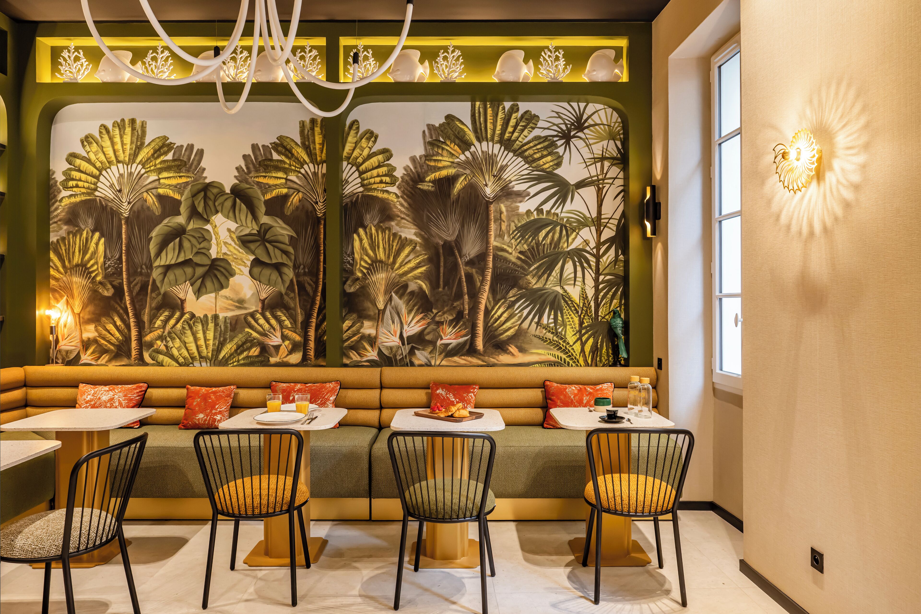 Desayuno buffet diario (EUR 14 por persona)