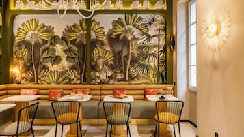 Frokostbuffé hver dag (EUR 14 per person)