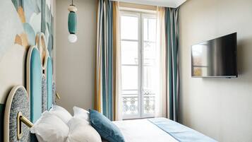 Dobbeltrom – standard | Sengetøy av topp kvalitet, skrivebord og skrivebord for bærbar PC