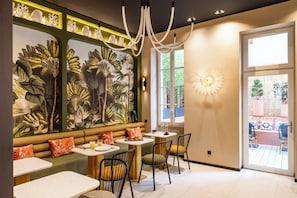 Daily buffet breakfast (EUR 14 per person) - Hôtel Amoi Vieux Port - Marseille (Marseille)