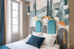 ห้องซูพีเรียดับเบิล | เครื่องนอนระดับพรีเมียม, โต๊ะทำงาน, พื้นที่ทำงานแบบใช้แล็ปท็อป