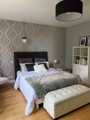 3 bedrooms, iron/ironing board, WiFi, bed sheets - Beautiful stone house with swimming pool (Sallebœuf)