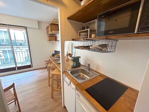 Fridge, stovetop, electric kettle, toaster