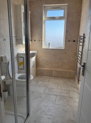 Apartment | Bathroom | Shower, hair dryer, towels