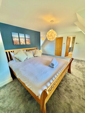 4 bedrooms, iron/ironing board, free WiFi, bed sheets