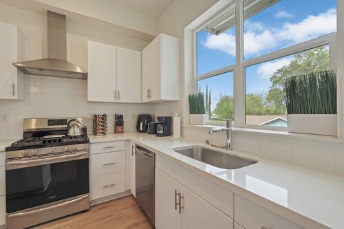 Modern 3-Level 3BR/3BA Gem in West Sac