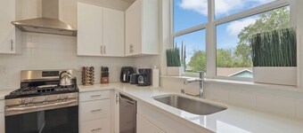 Modern 3-Level 3BR/3BA Gem in West Sac