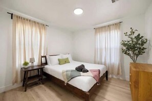 2 bedrooms, iron/ironing board, WiFi, bed sheets