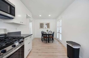 Fridge, microwave, oven, stovetop - Sleek 2BR/1BA Urban Zen in Sac (Sacramento)