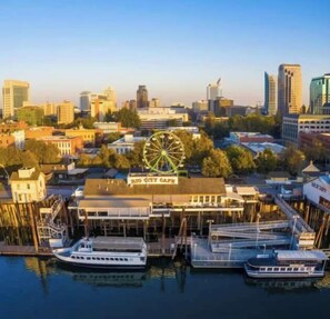 Marina - Sleek 2BR/1BA Urban Zen in Sac (Sacramento)