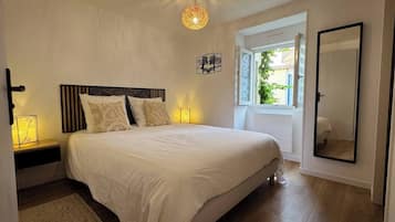 1 bedroom, iron/ironing board, travel crib, WiFi