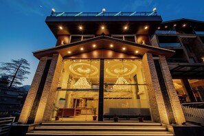 Front of property - Abhilashi Inn Kasol (Kasol)