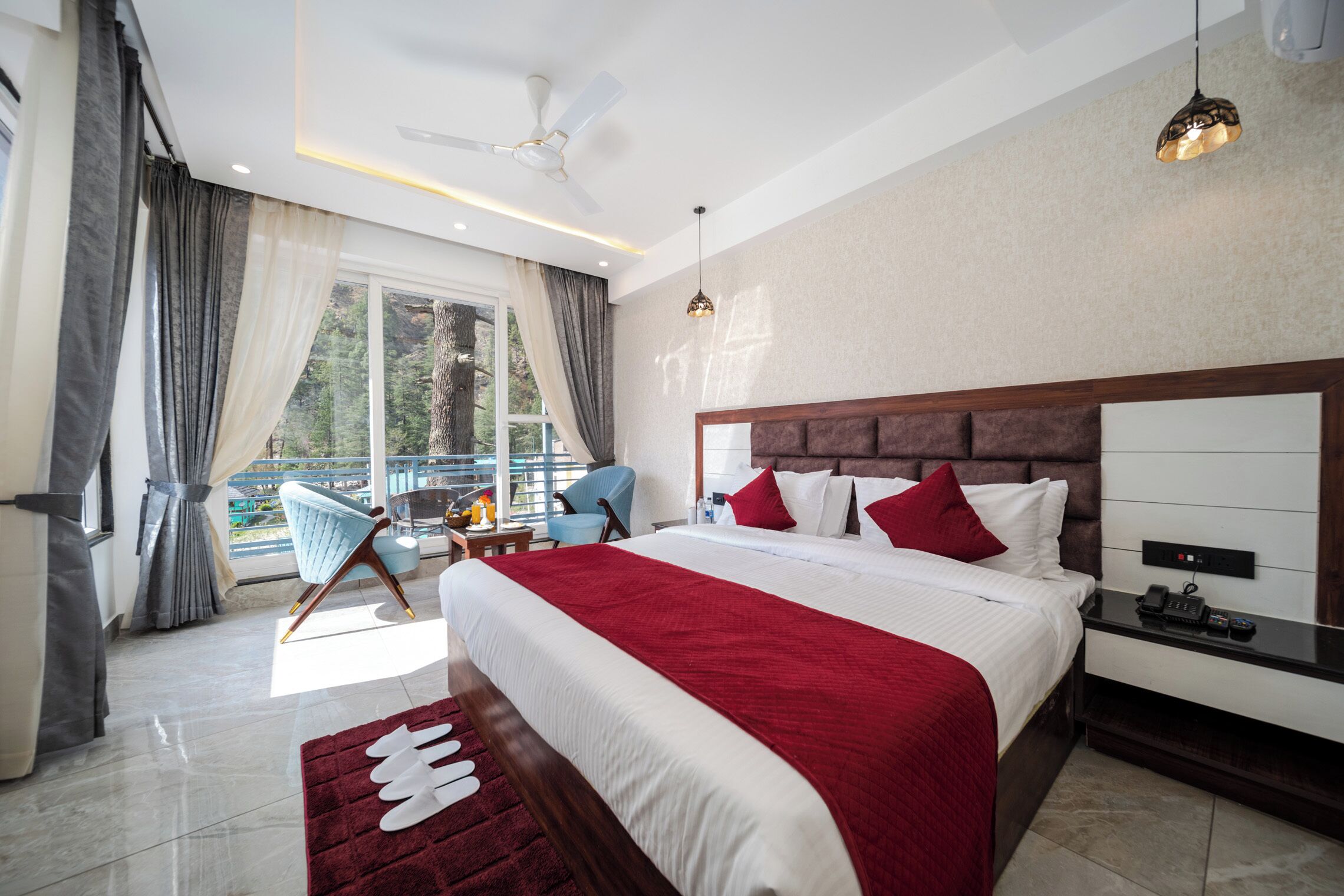 Superior Room, Balcony, Mountain View | Minibar, individually furnished, free WiFi, bed sheets