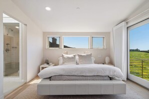 4 bedrooms, desk, iron/ironing board, travel cot - Breathtaking Views | Gourmet Kitchen | Hot Tub (Bodega Bay)