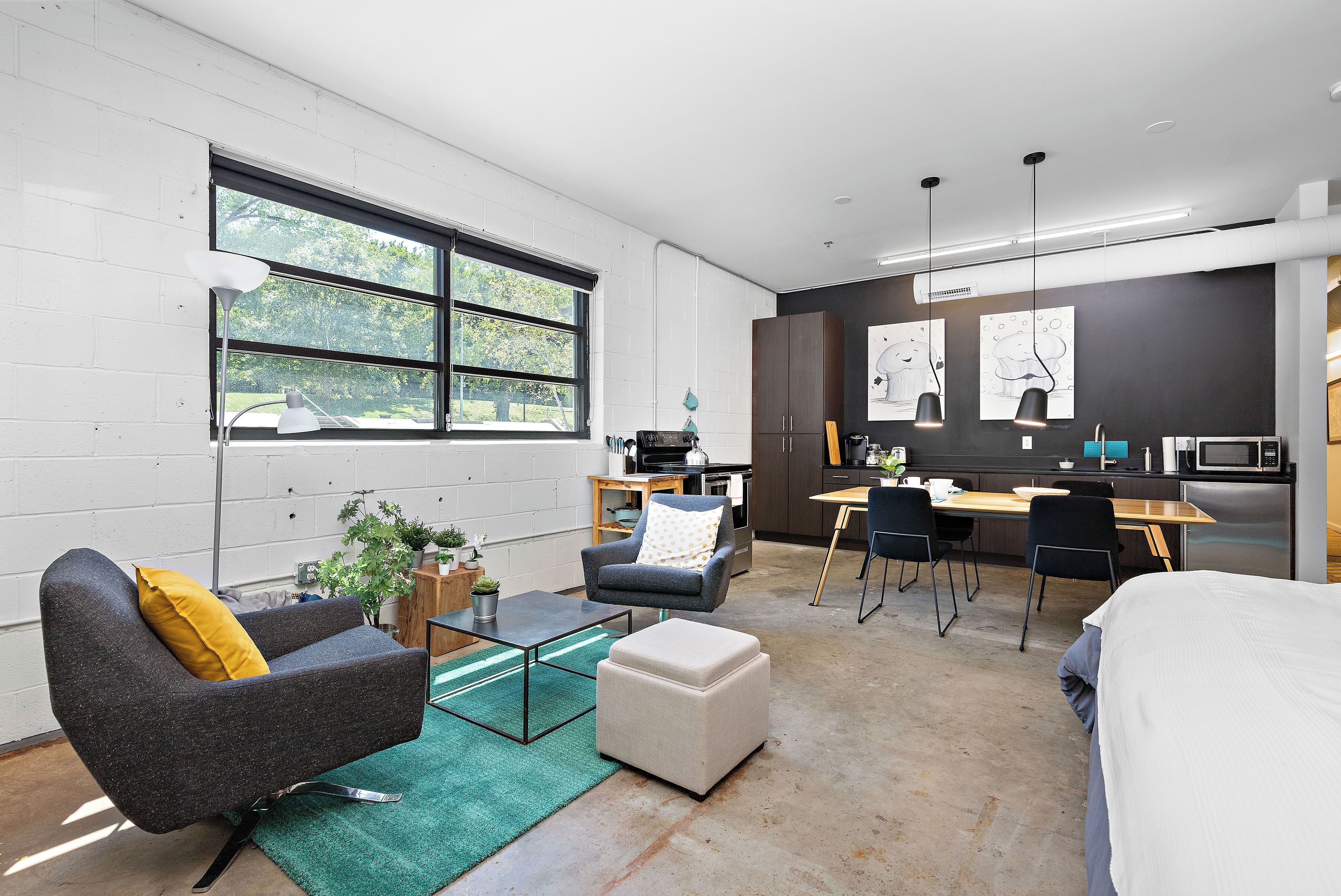 1 sovrum, strykjärn/strykbräda och sängkläder