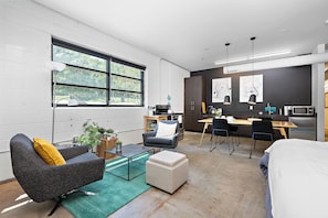 1 室のベッドルーム、アイロン / アイロン台、ベッドシーツ