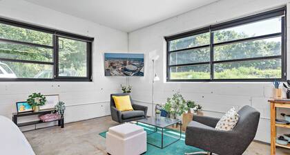 Muffin Suite King Bed 1bath with a dedicated parking spot Book a stay now!