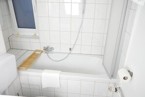 Jabón y papel de baño 